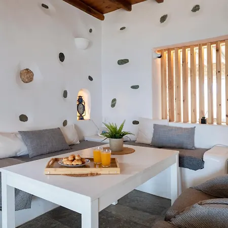 فيلة Alenia Paros Alikí